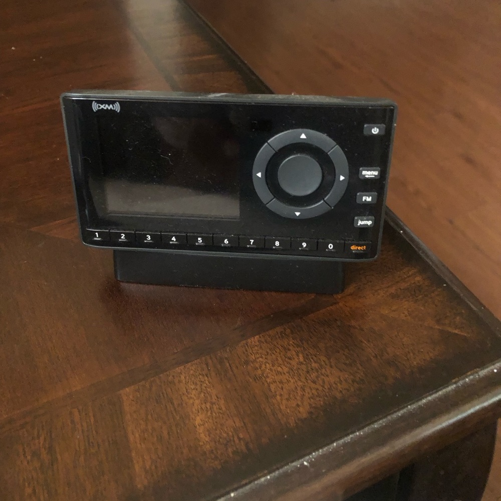 Sirrius radio receiver with stand